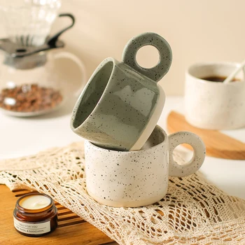 |house taures į didelės talpos, aukšta sutartis buitinės keramikos taurė išvaizda lygio porą puodelių kavos puodelį pusryčiai